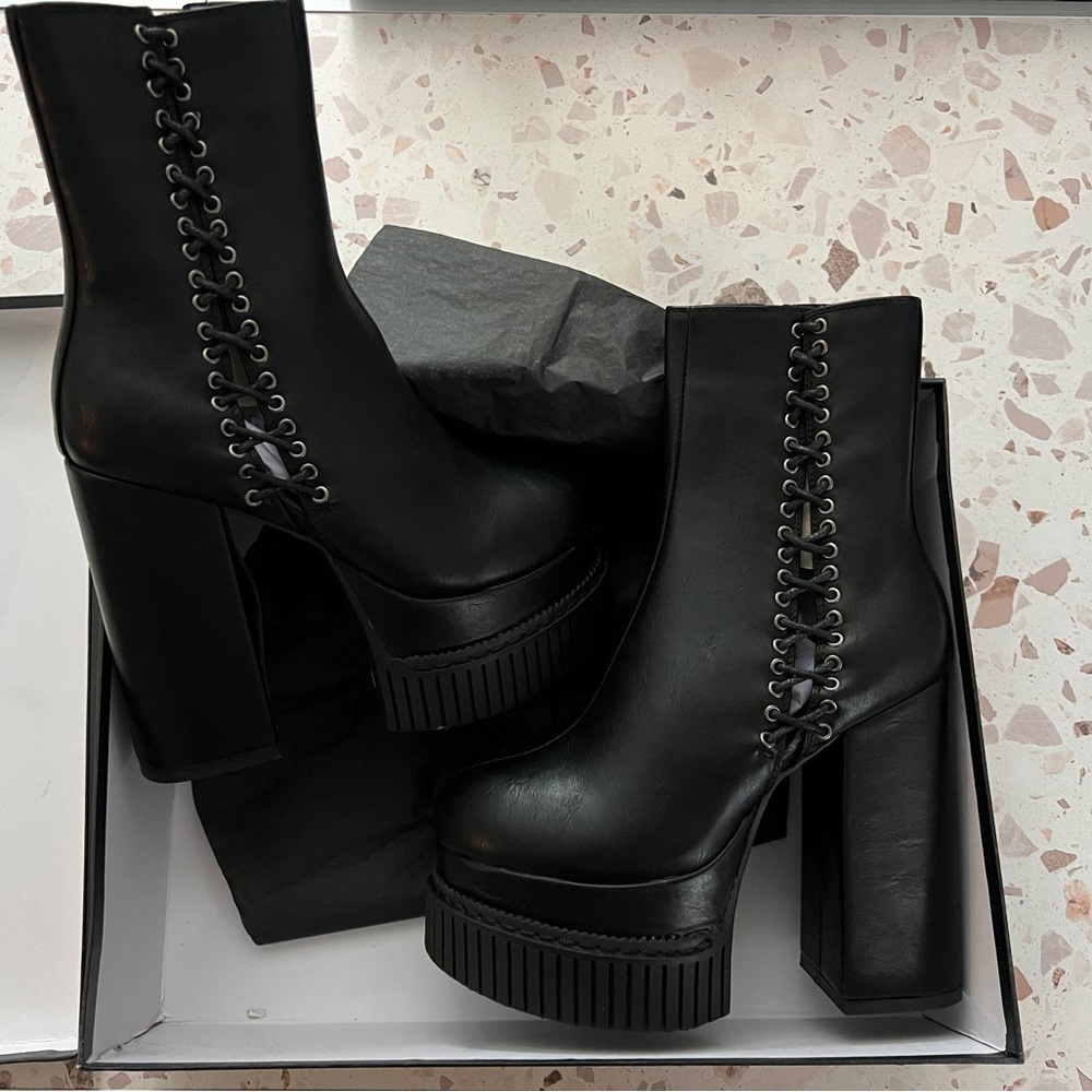 LAMODA Nwt Platform Lace-Up Black Women's Ankle Boots